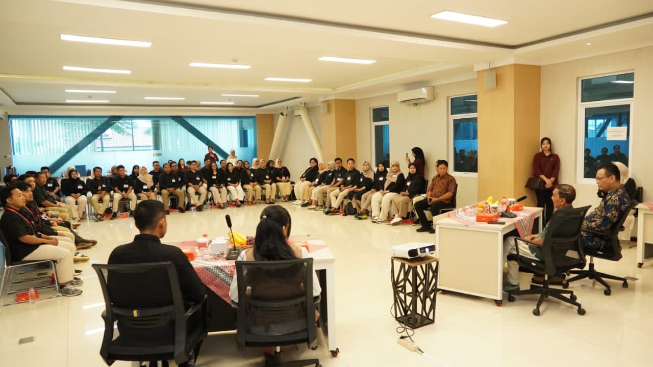 Untag Surabaya Perkuat Profesionalisme Tenaga Kependidikan melalui Pelatihan Protokoler dan Pelayanan Prima